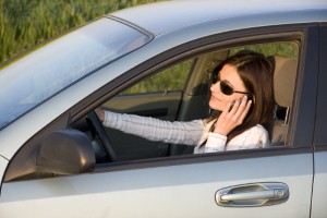 IIHS says proposed national phone ban won't reduce distracted driving accidents