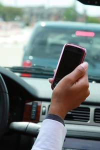 NHTSA study finds many drivers still text behind the wheel